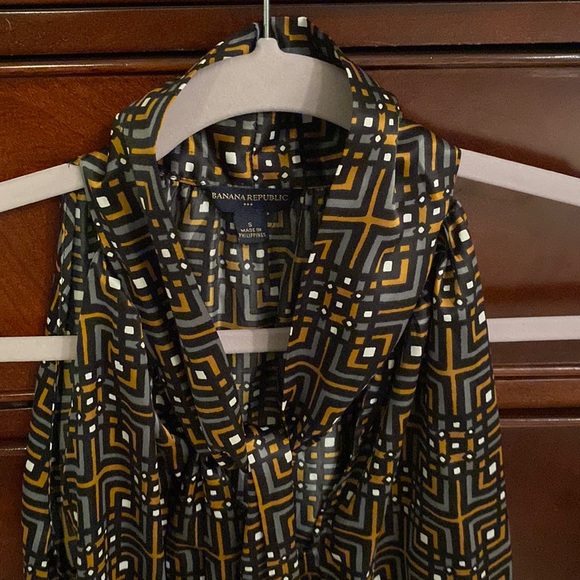 Banana Republic silky, sleeveless top with tie, size small, black/brown - Picture 1 of 8